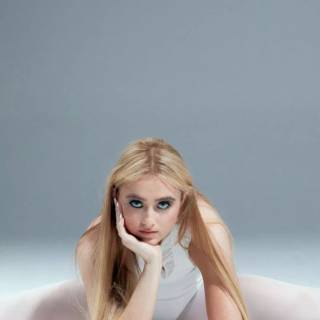 Kathryn Newton iPhone wallpaper