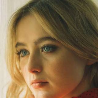 Kathryn Newton iPhone wallpaper