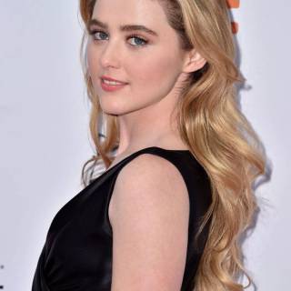 Kathryn Newton iPhone wallpaper