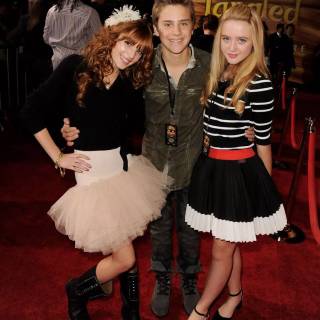 Kathryn Newton iPhone wallpaper