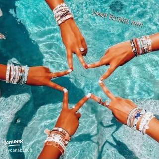 Preppy friends wallpaper