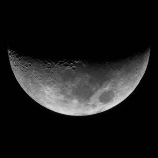 iPhone 7 Plus moon wallpaper