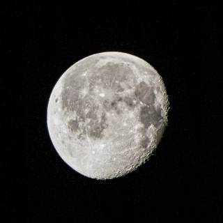 iPhone 7 Plus moon wallpaper