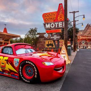 Lightning McQueen desktop wallpaper