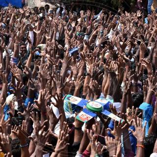 People crowd wallpaper