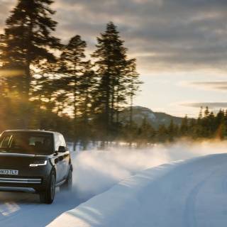 Range Rover electric wallpaper