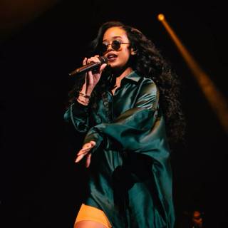 The singer H.E.R. wallpaper