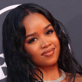 The singer H.E.R. wallpaper