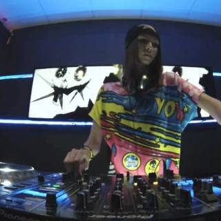 Miss Monique wallpaper