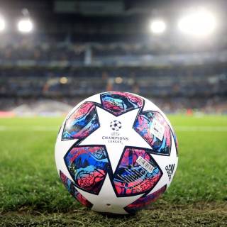 UCL ball wallpaper
