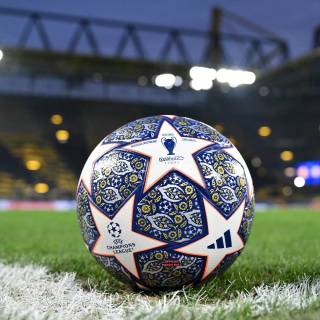 UCL ball wallpaper