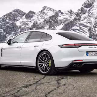 Porsche Panamera 4k wallpaper