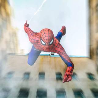 Spider-Man falling 4k wallpaper
