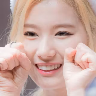 Twice Sana desktop wallpaper