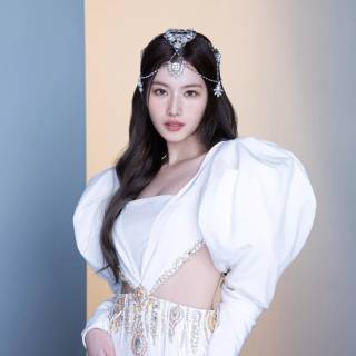 Twice Sana desktop wallpaper