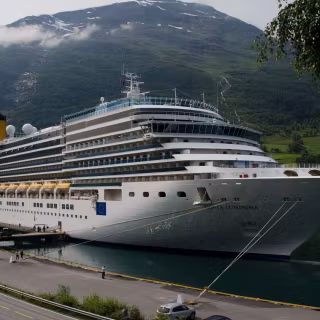 Desktop ship wallpaper