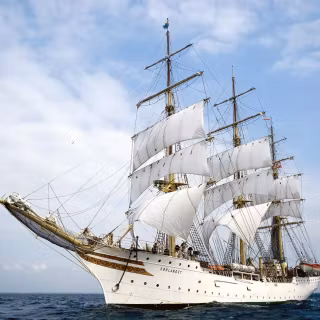 Desktop ship wallpaper