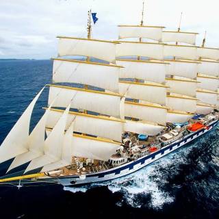 Desktop ship wallpaper