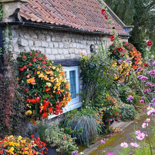 Cottage desktop wallpaper