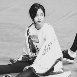 Twice Mina desktop wallpaper