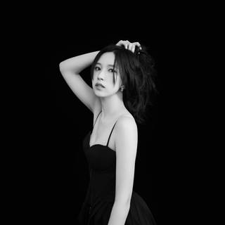 Twice Mina desktop wallpaper