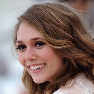 Elizabeth Olsen desktop wallpaper