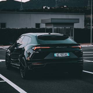 Lamborghini Urus mobile wallpaper