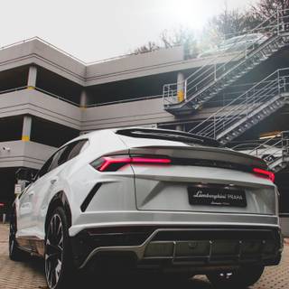 Lamborghini Urus mobile wallpaper