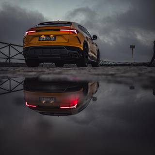 Lamborghini Urus mobile wallpaper