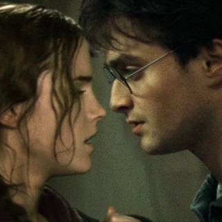 Hermione and Harry Potter kissing wallpaper