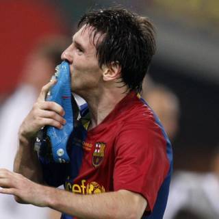 Messi boot kiss wallpaper