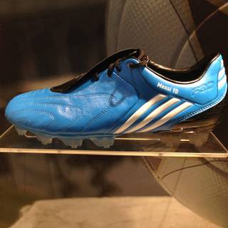 Messi boot kiss wallpaper