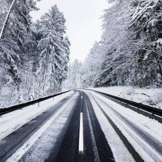 Winter road 4k wallpaper