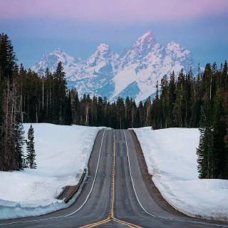 Winter snowy road wallpaper