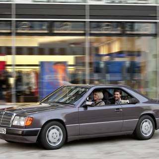 Mercedes-Benz C124 wallpaper