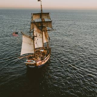 Ship in sea wallpaper