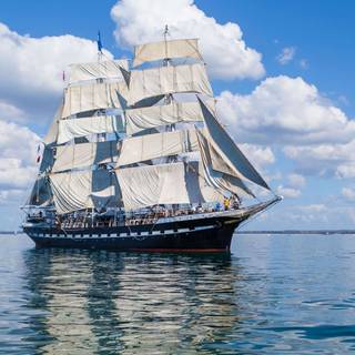 Ship in sea wallpaper