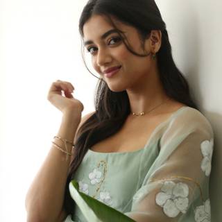 Bhagyashri Borse wallpaper