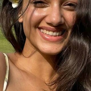 Bhagyashri Borse wallpaper