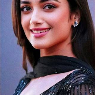 Bhagyashri Borse wallpaper