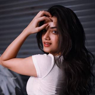 Bhagyashri Borse wallpaper