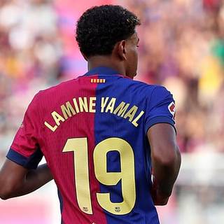 Lamine Yamal desktop wallpaper