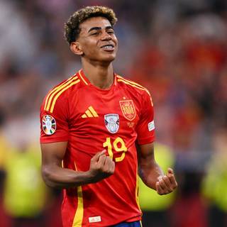 Lamine Yamal desktop wallpaper