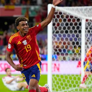 Lamine Yamal 2025 wallpaper