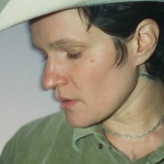 Adrianne Lenker computer wallpaper