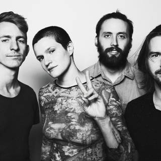 Adrianne Lenker computer wallpaper