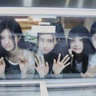 Illit desktop wallpaper