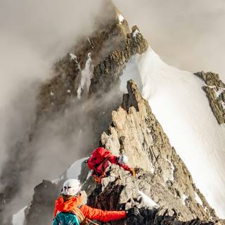 Mountain climbers wallpaper