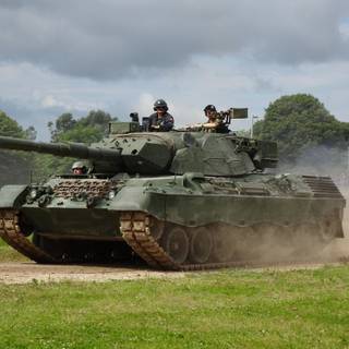 Canadian Leopard 2 wallpaper