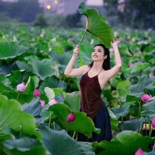 Flower girl desktop wallpaper